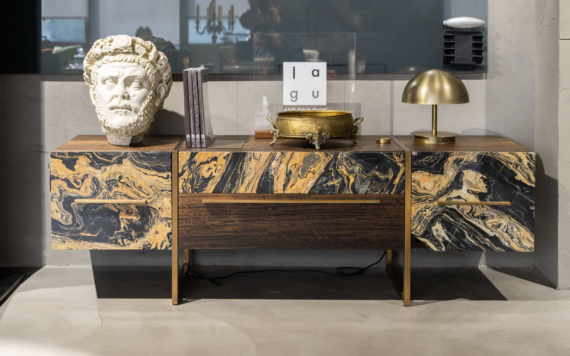Famed TV Unit Nero (Display)