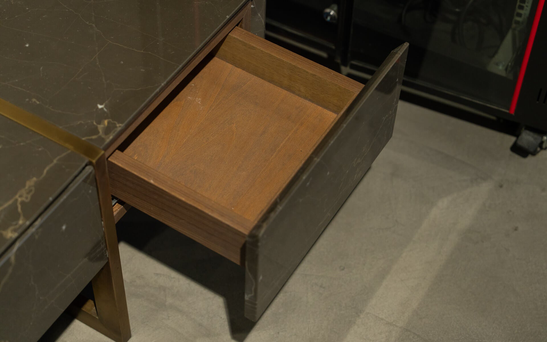 FAMED TV Ünitesi No:3 Olive Maroon (Teşhir) | lagu