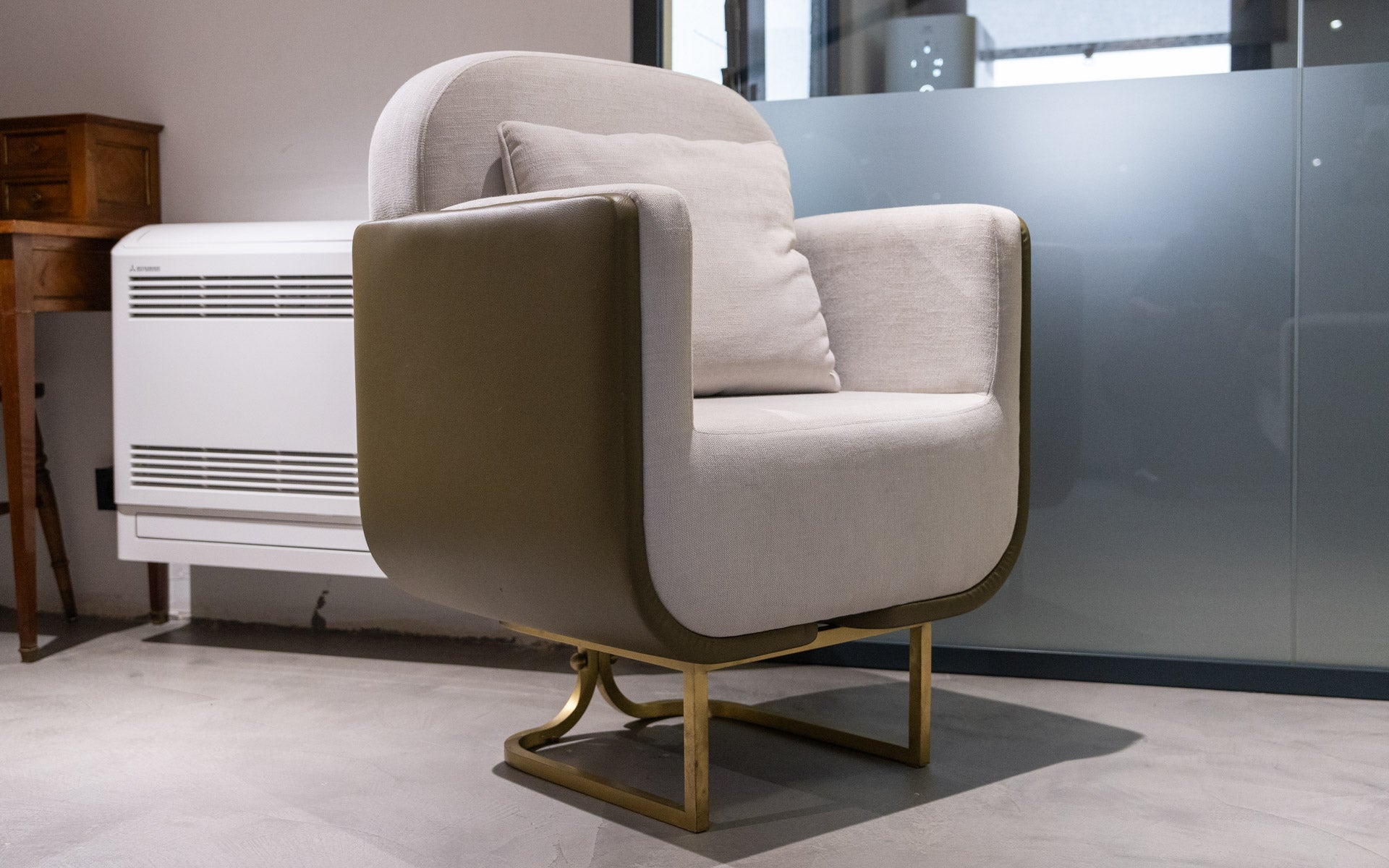 Up Chair (Display)