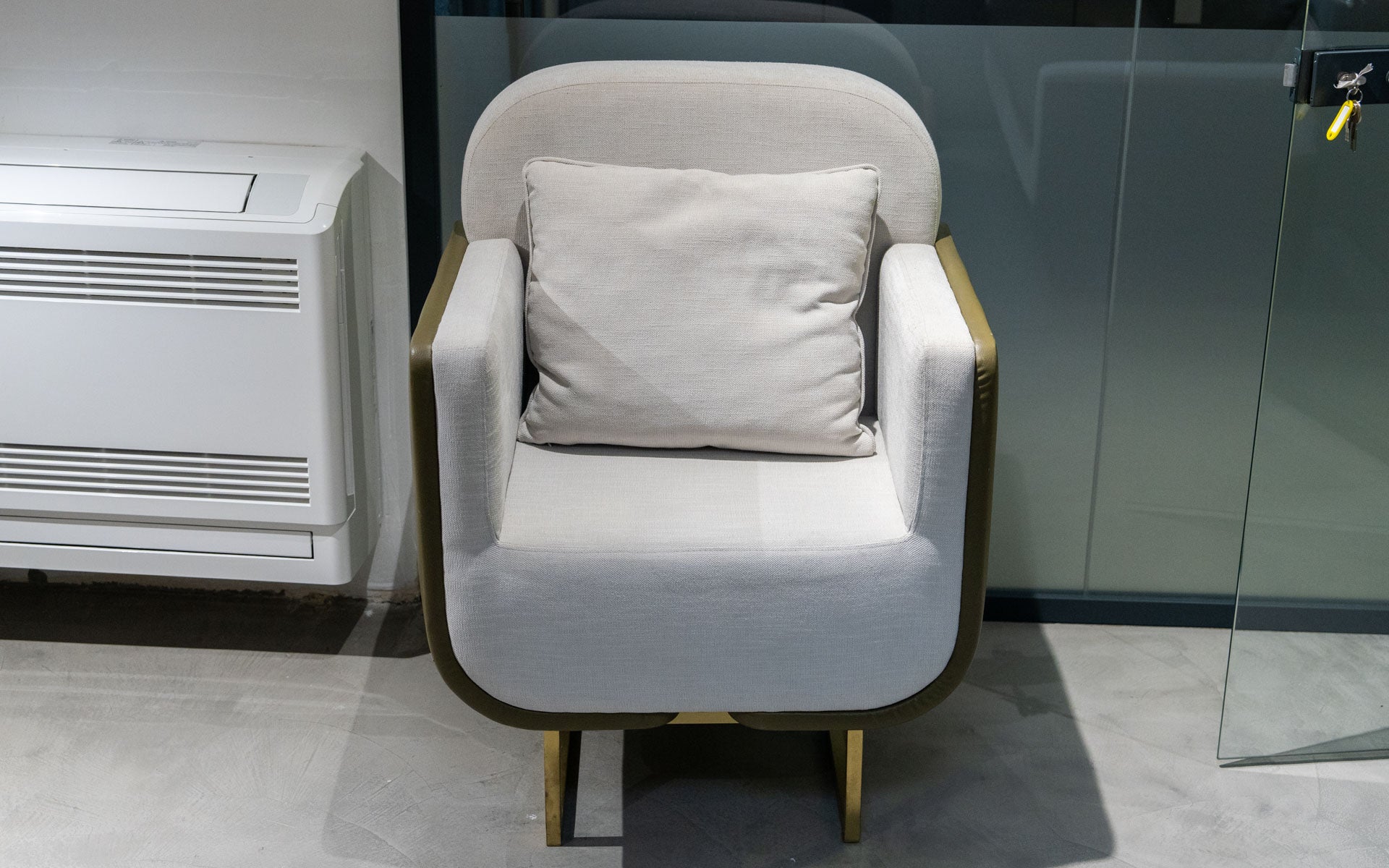 Up Chair (Display)