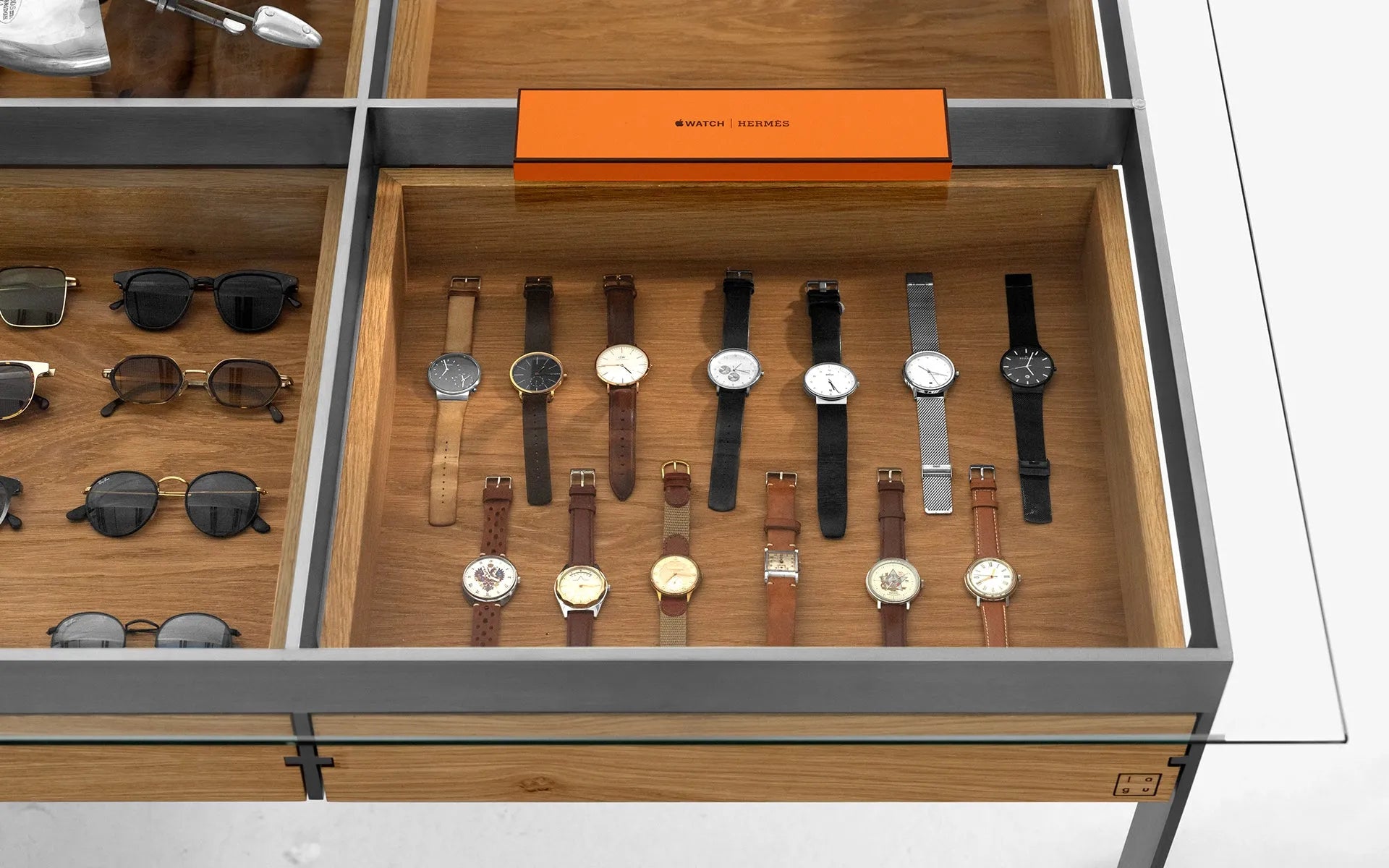 BURĒDO Çekmeceli Sergileme ve Çalışma Masası