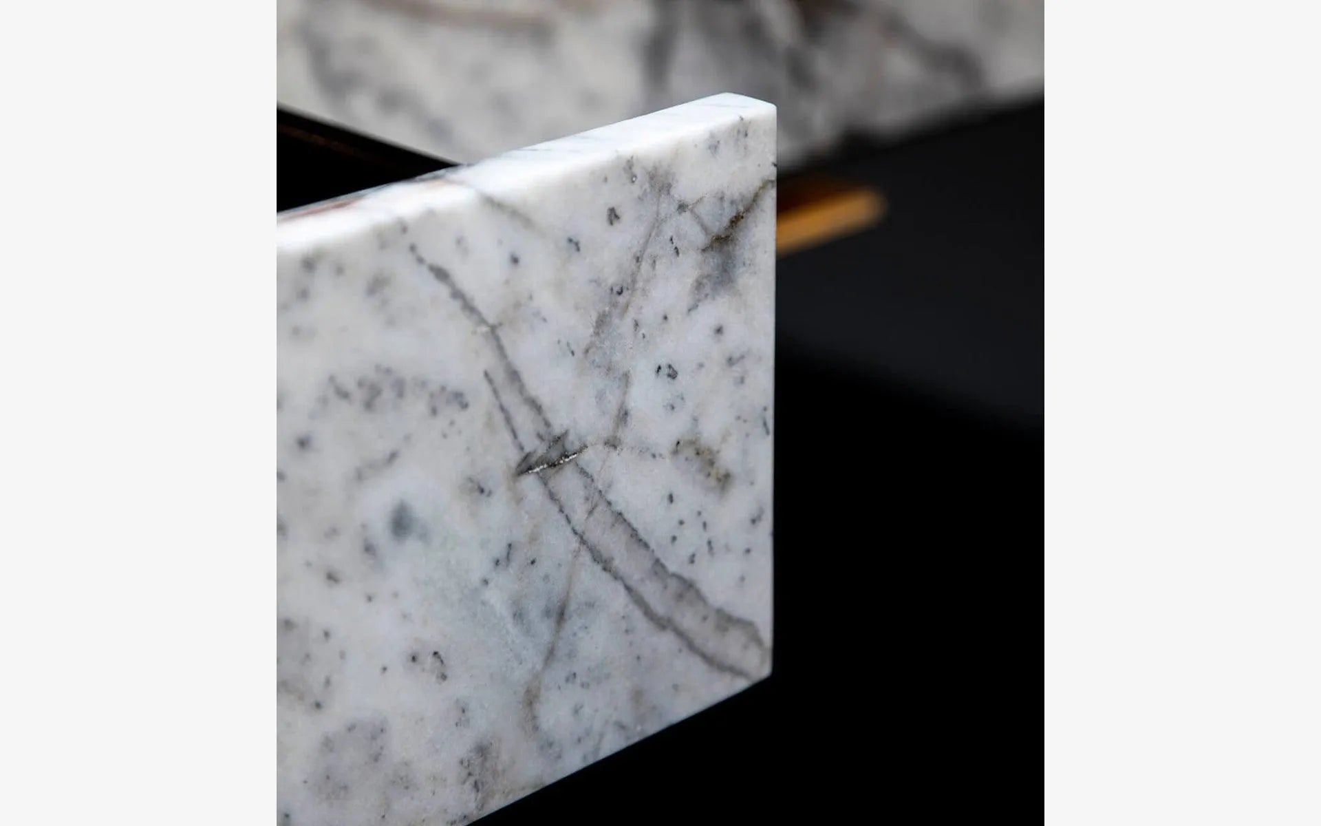 FAMED Konsol No:3 Carrara White | lagu