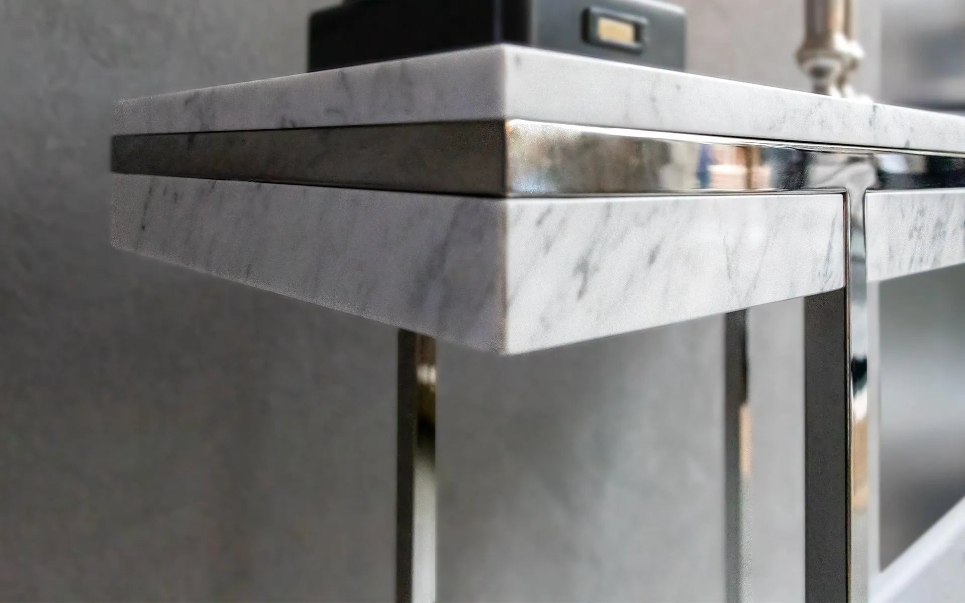 HIDDEN Dresuar Carrara White | lagu