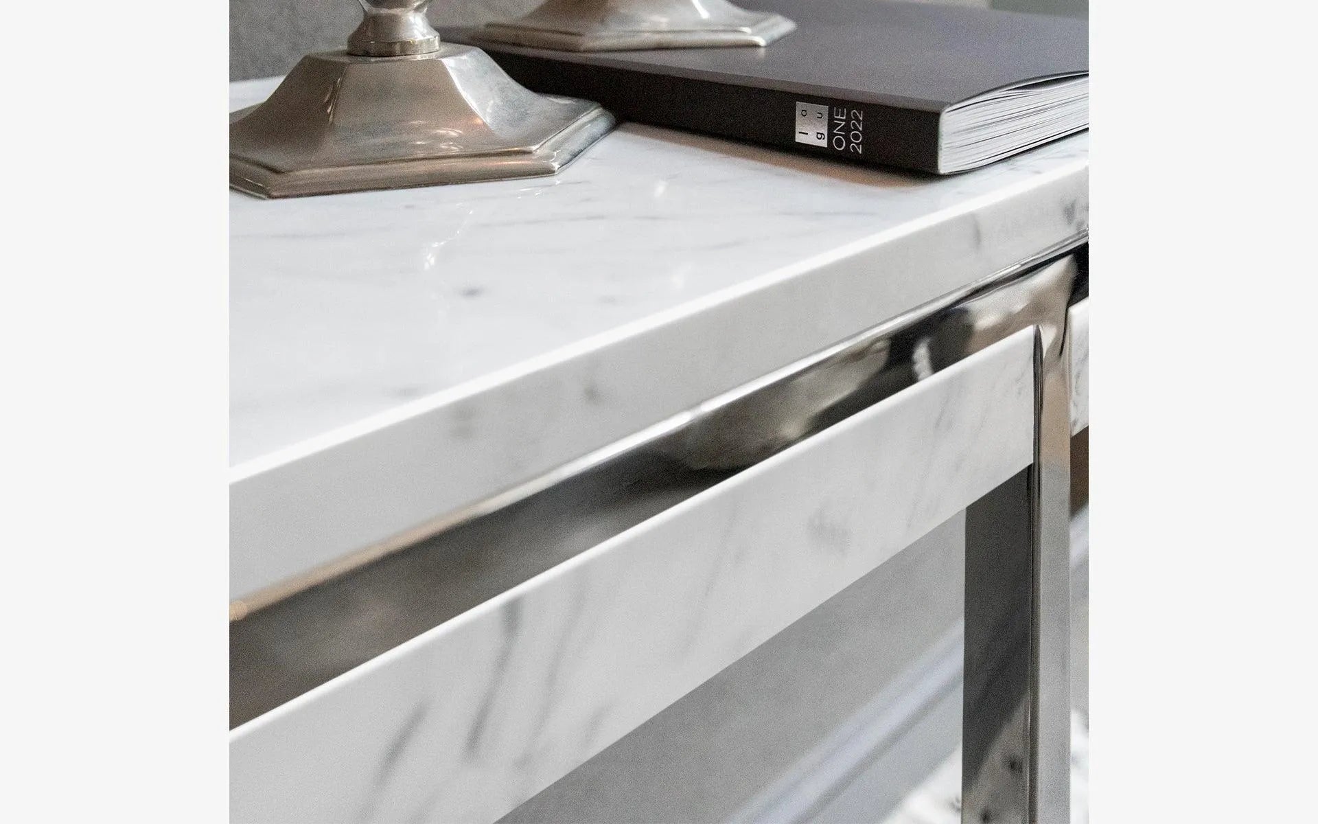 HIDDEN Dresuar Carrara White | lagu