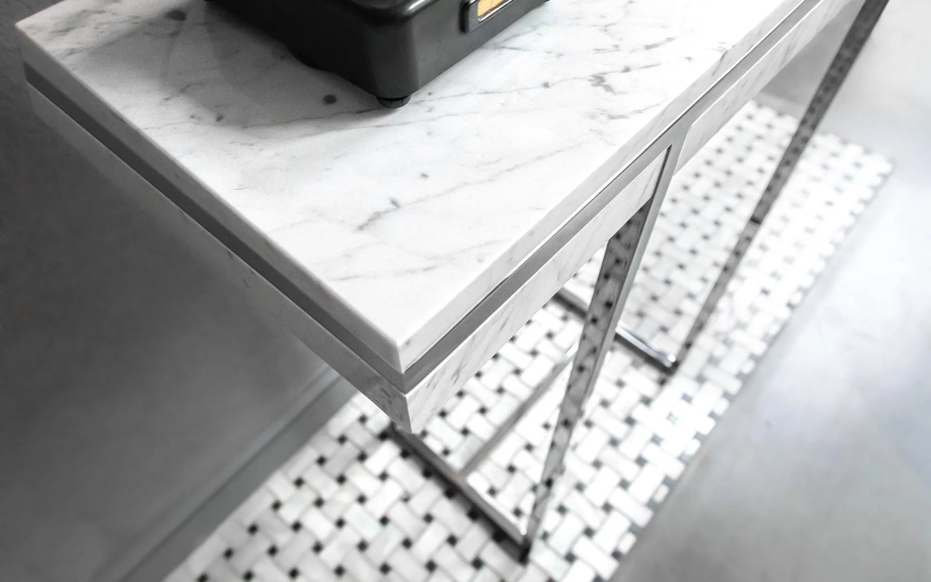 HIDDEN Dresuar Carrara White | lagu