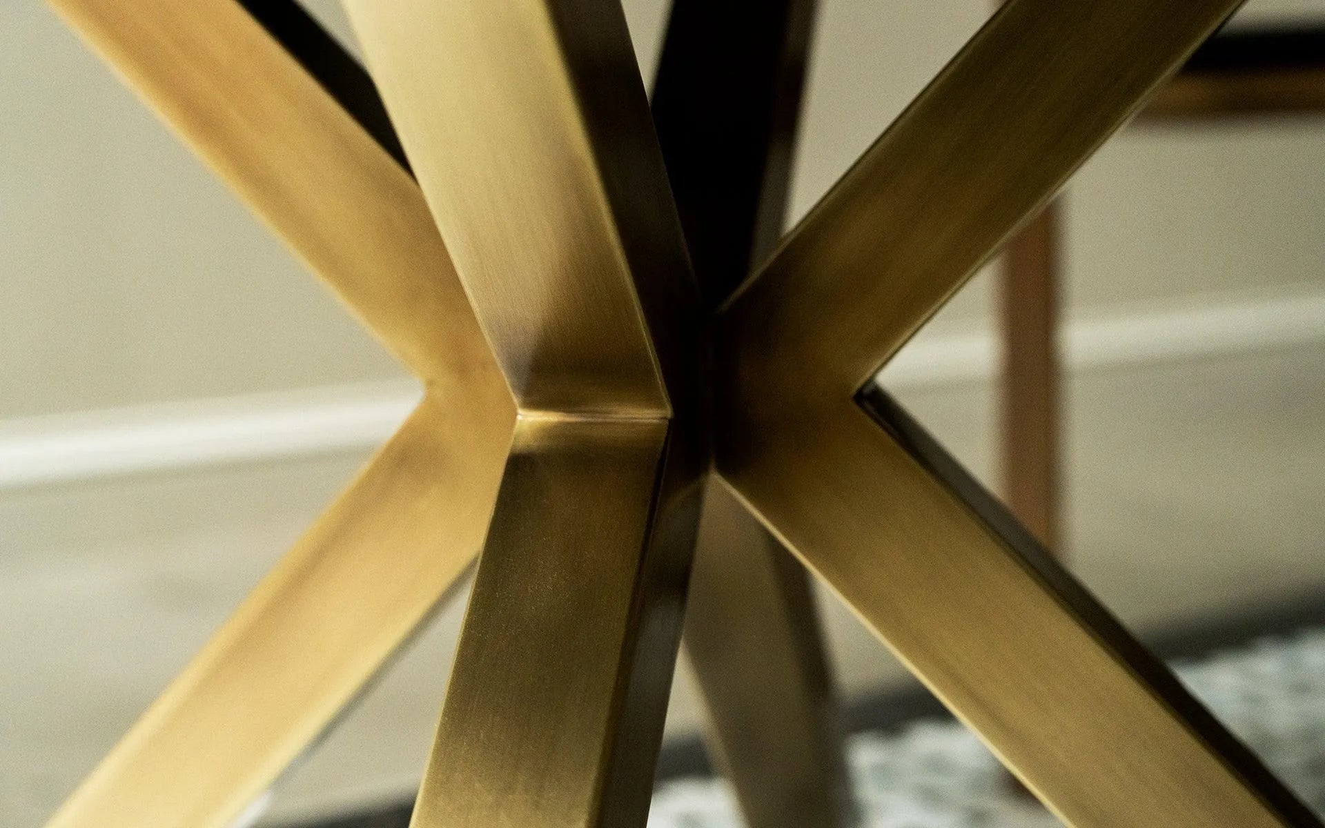 HIDDEN Yuvarlak Masa | lagu