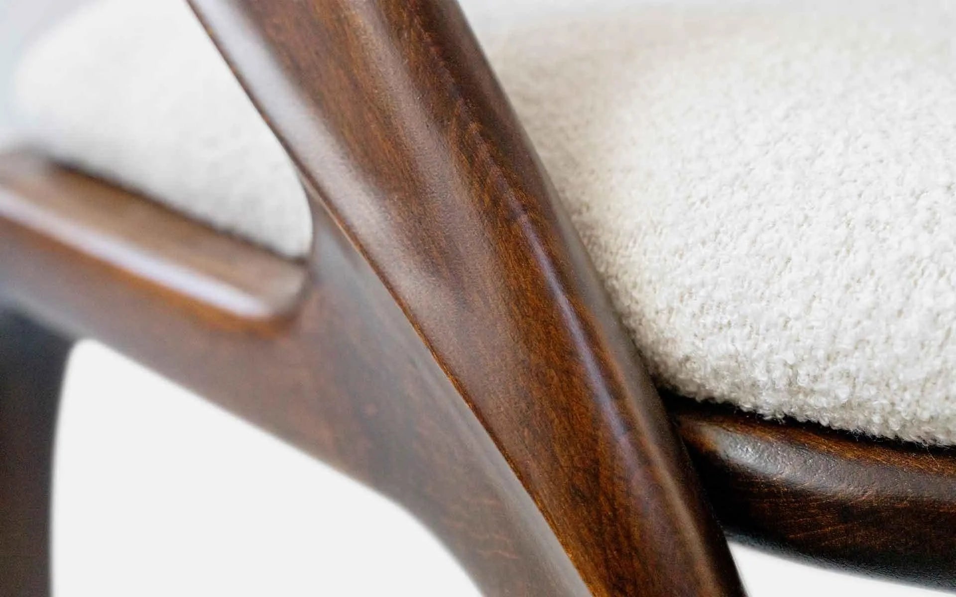 Nana Gürgen Sırt Detaylı Ahşap Sandalye Büyük | s e l e c t i o n