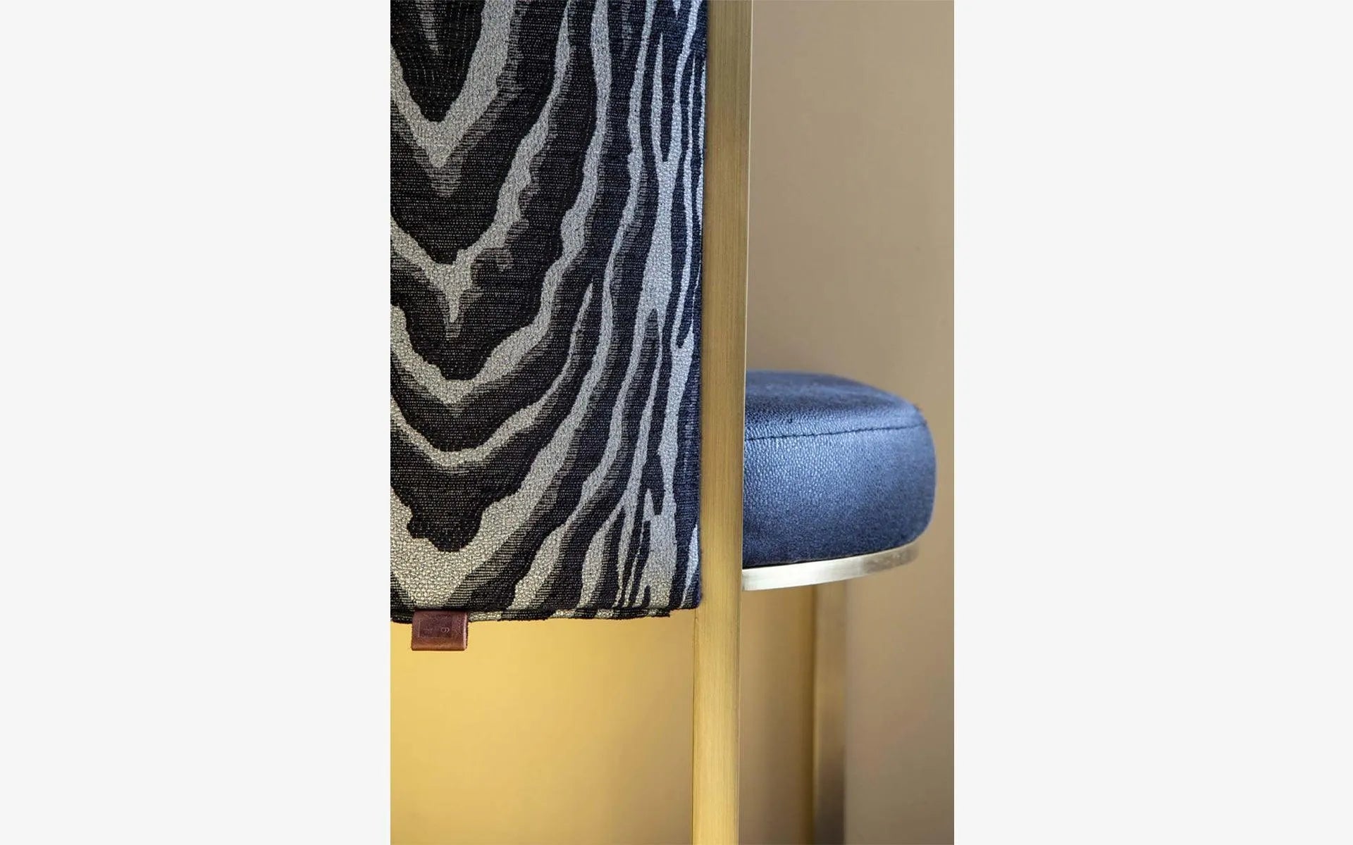 RECALLED Sandalye Zebra | lagu