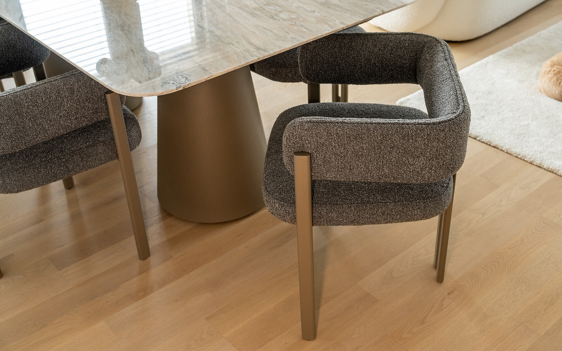 SUİ Sandalye | lagu