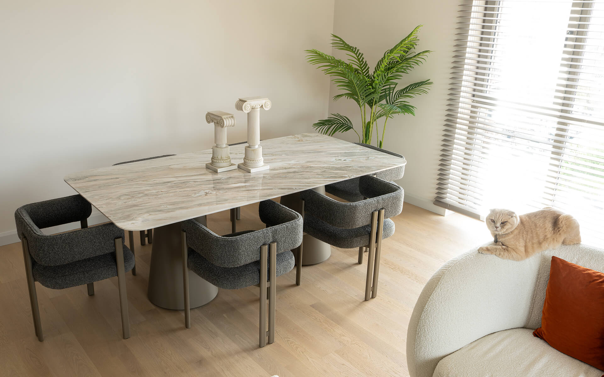 SUİ Yemek Masası | lagu