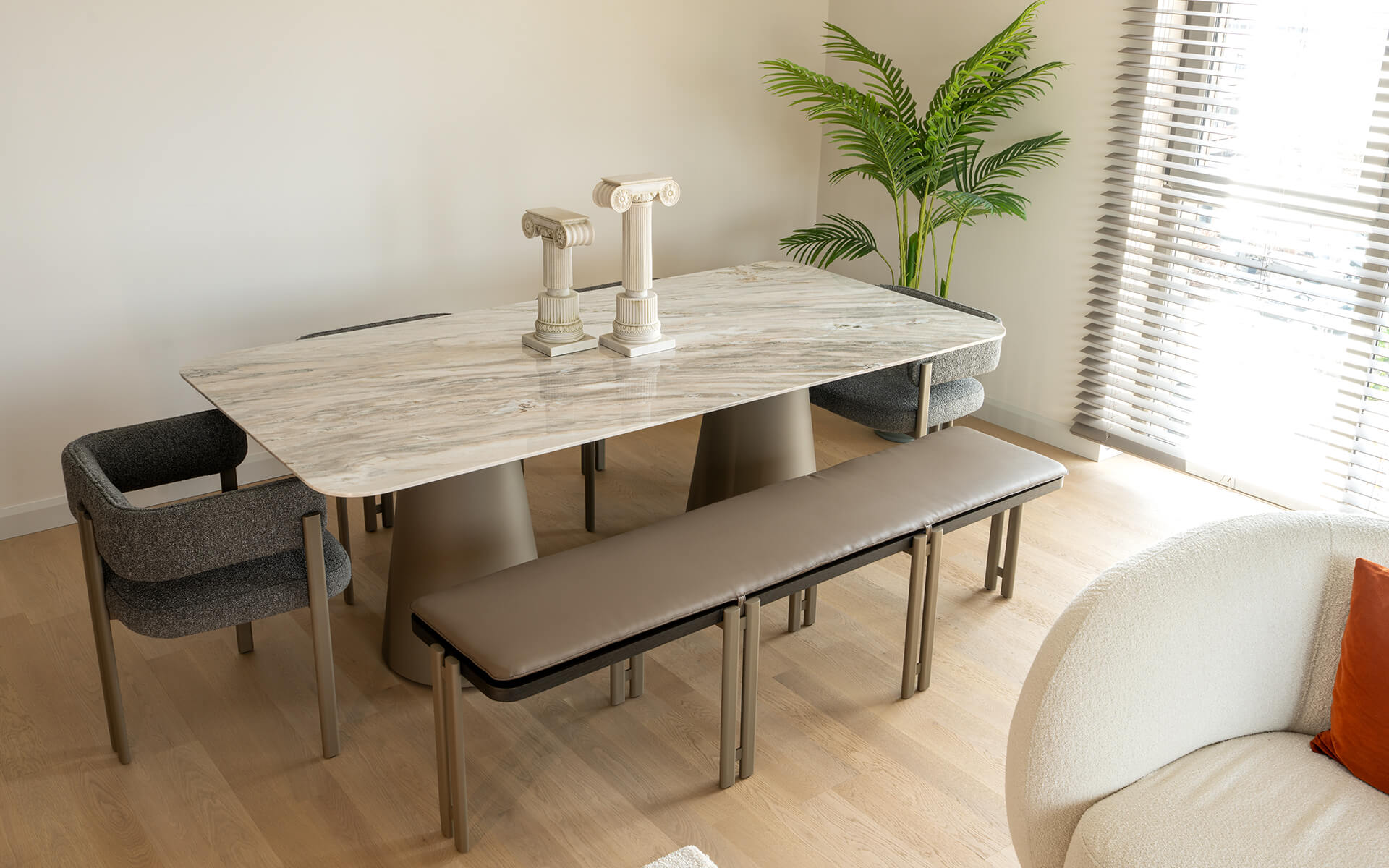 SUİ Yemek Masası | lagu