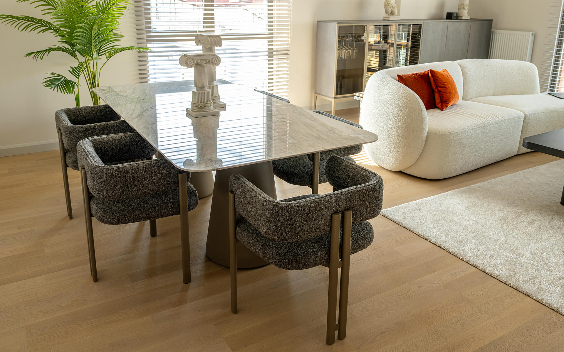 SUİ Sandalye | lagu