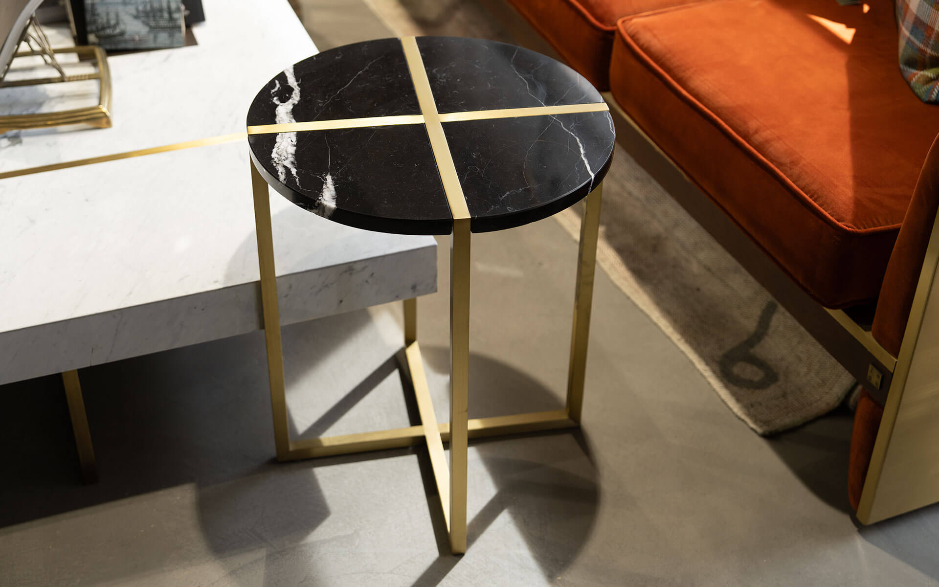 Famed Side Table Alexander Black (Display)