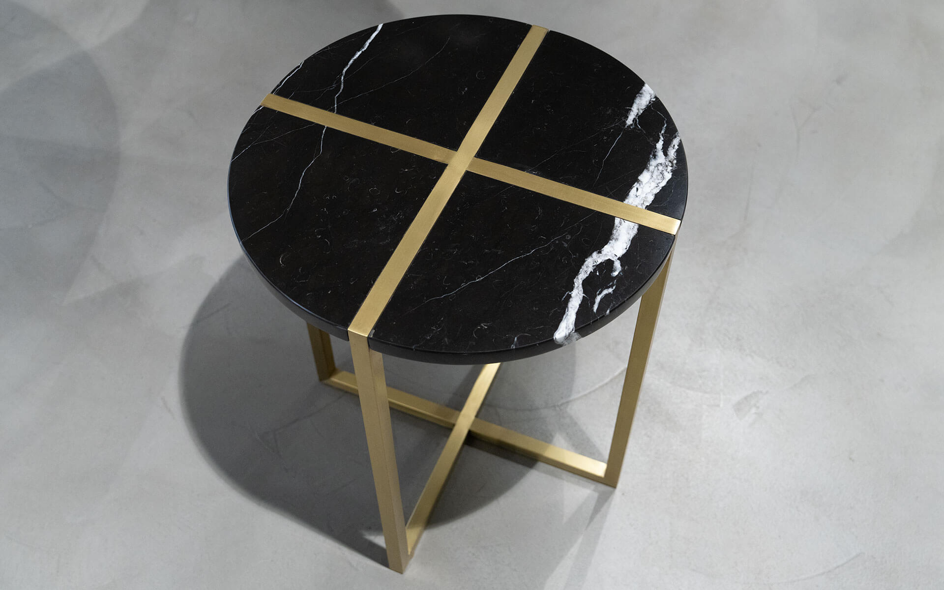 Famed Side Table Alexander Black (Display)