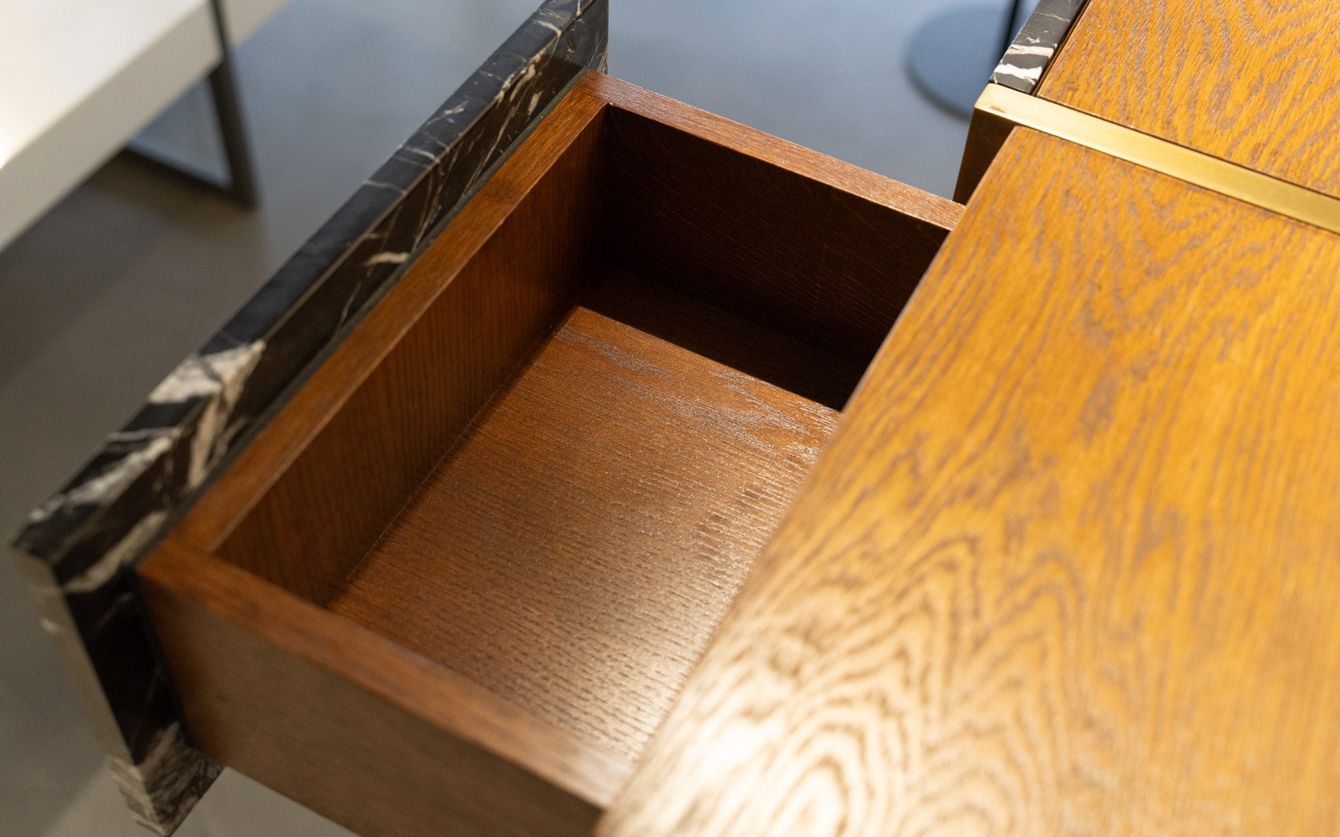 Famed Dresuar Alexander Black (Teşhir) | lagu