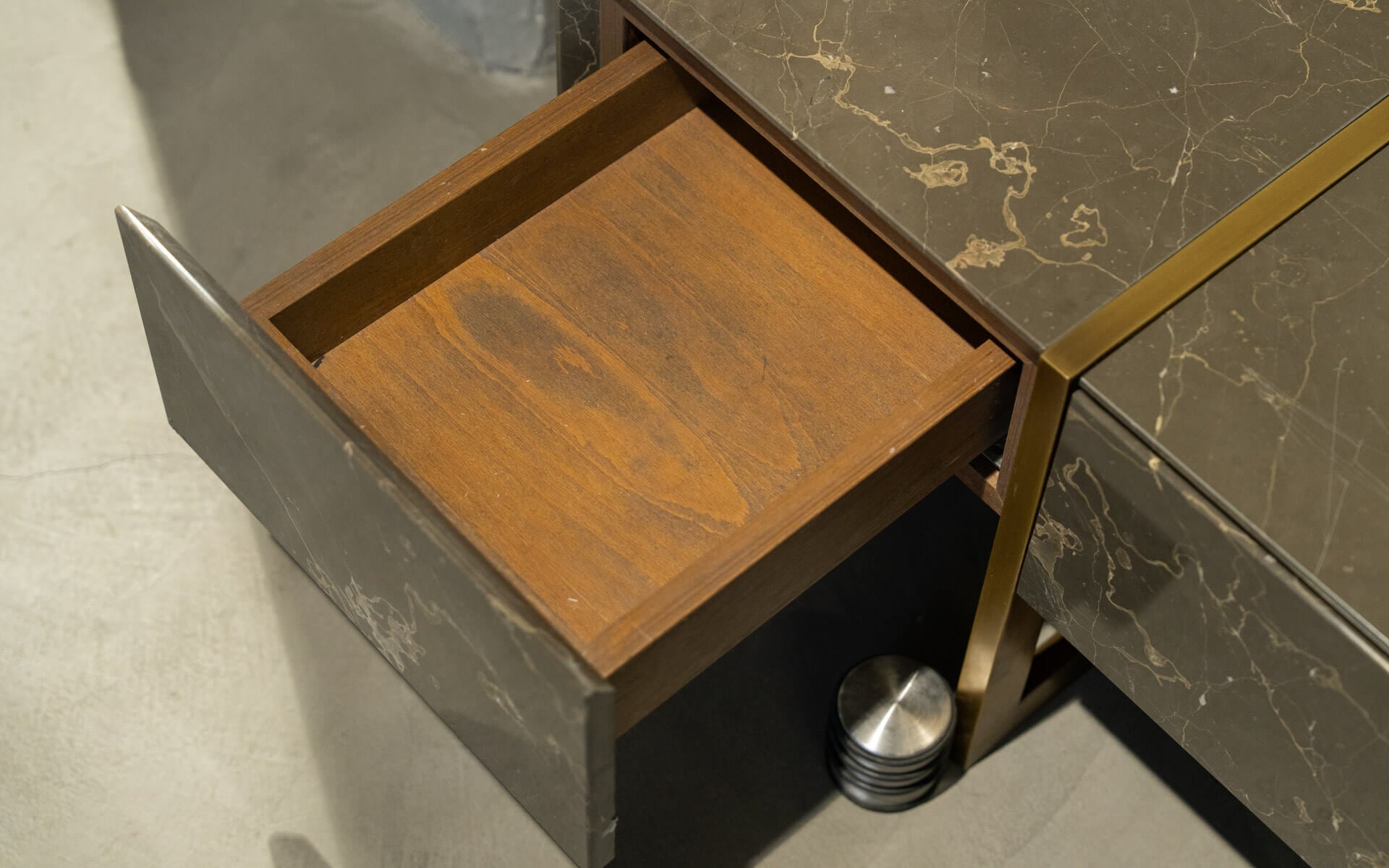 FAMED TV Ünitesi No:3 Olive Maroon (Teşhir) | lagu