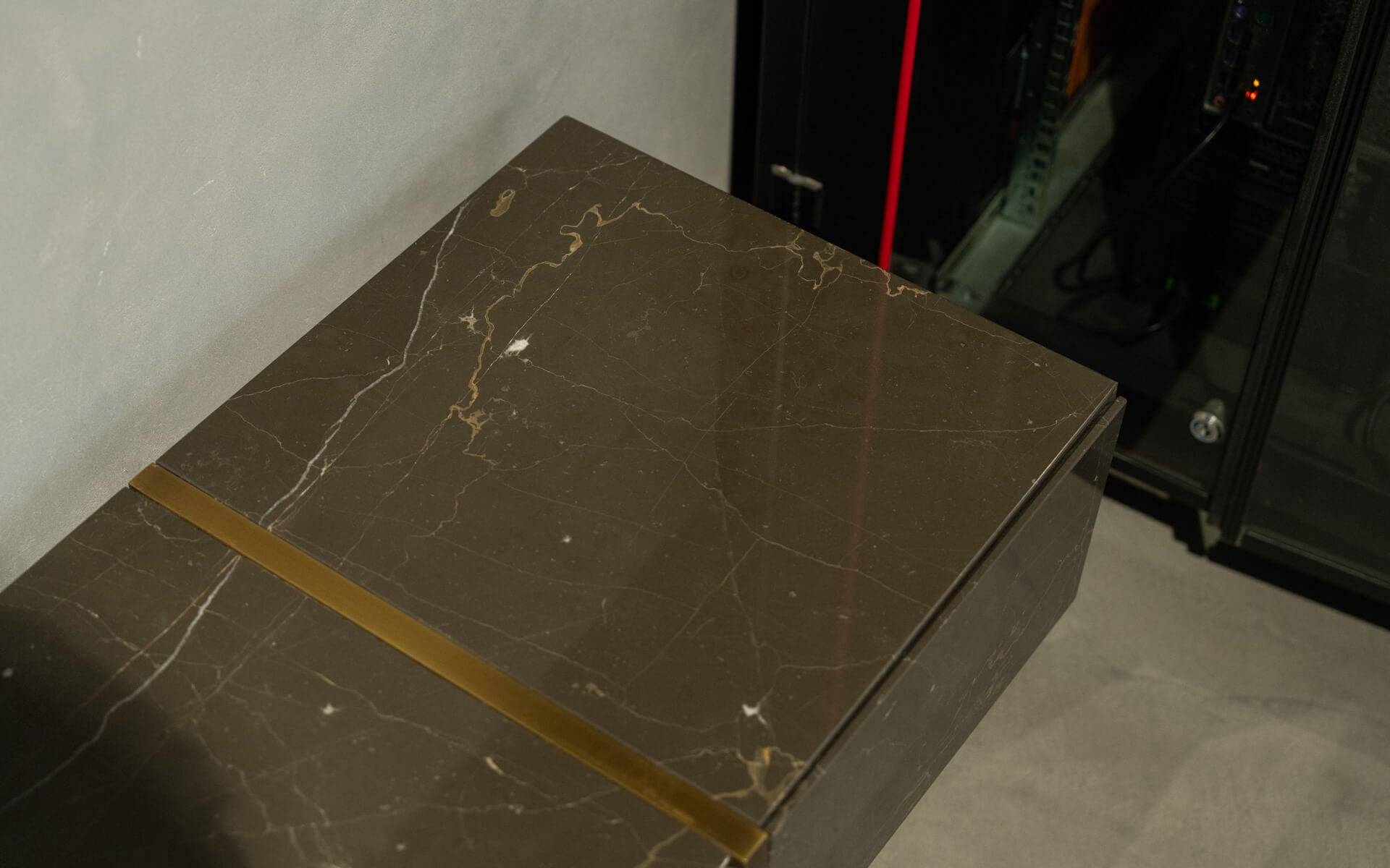 FAMED TV Ünitesi No:3 Olive Maroon (Teşhir) | lagu