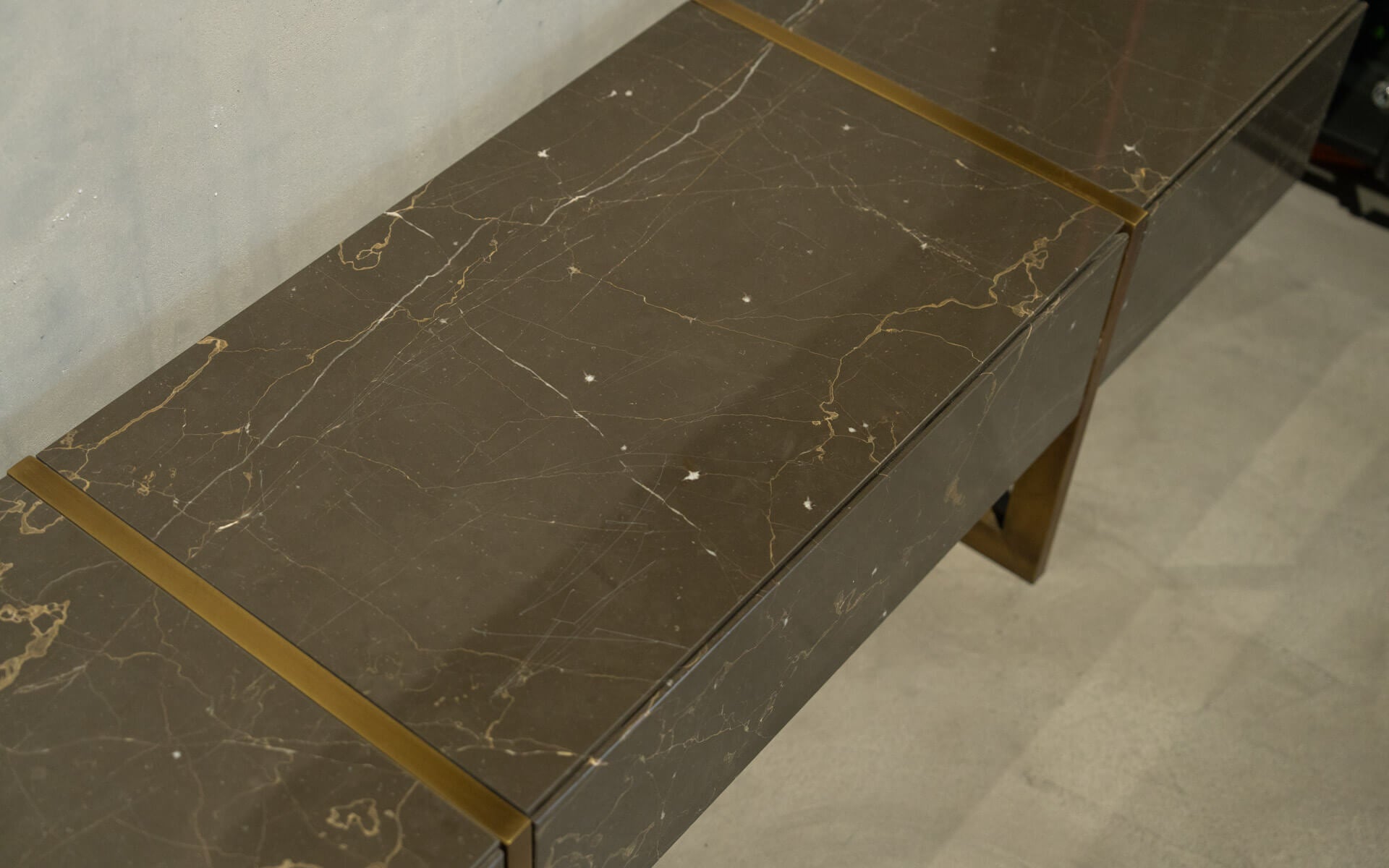 FAMED TV Ünitesi No:3 Olive Maroon (Teşhir) | lagu