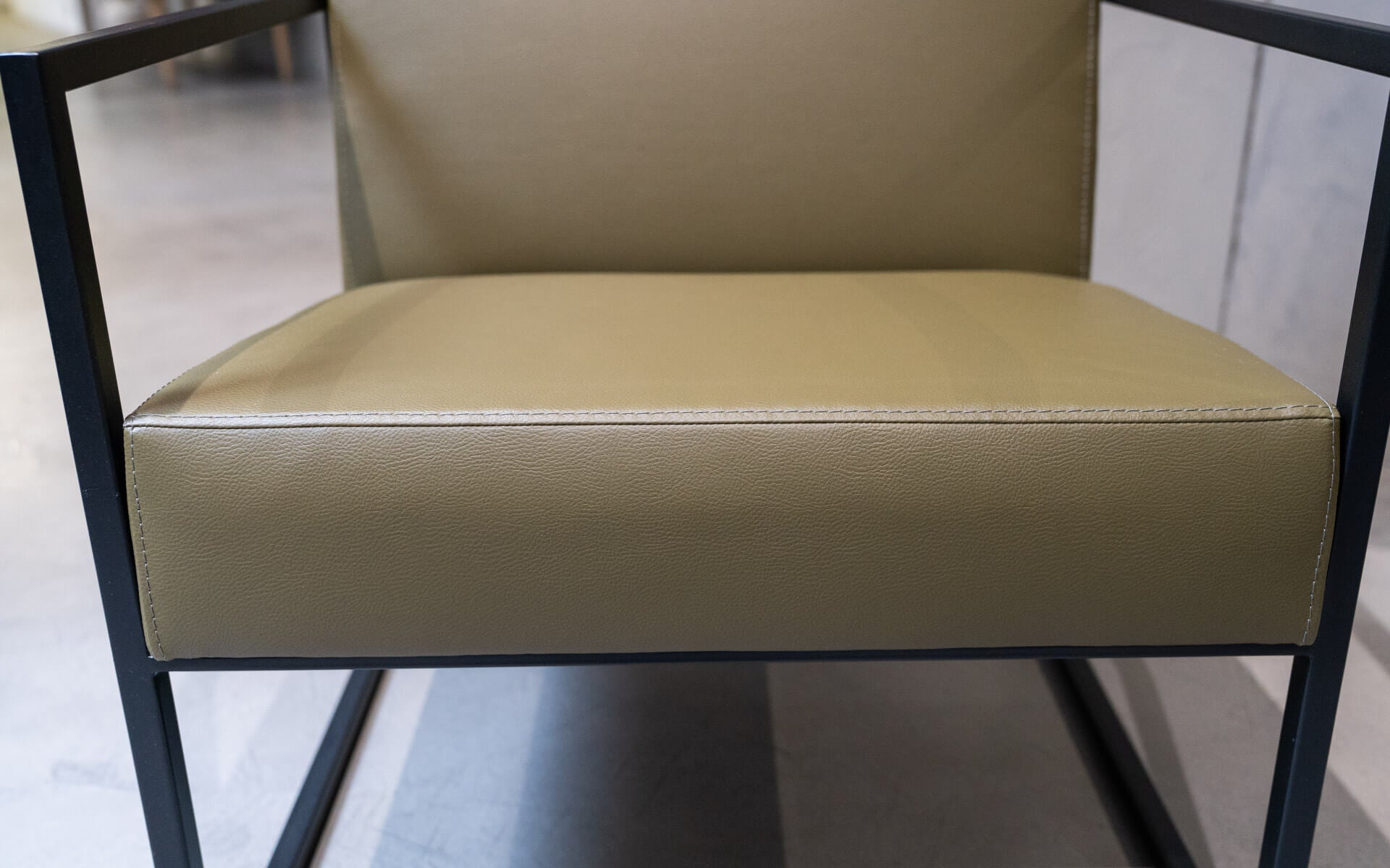 Rec Armchair Green Faux Leather (Display)