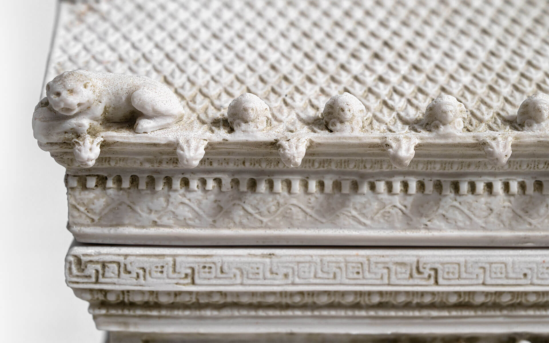 Alexander Sarcophagus (Dekoratif Boy)