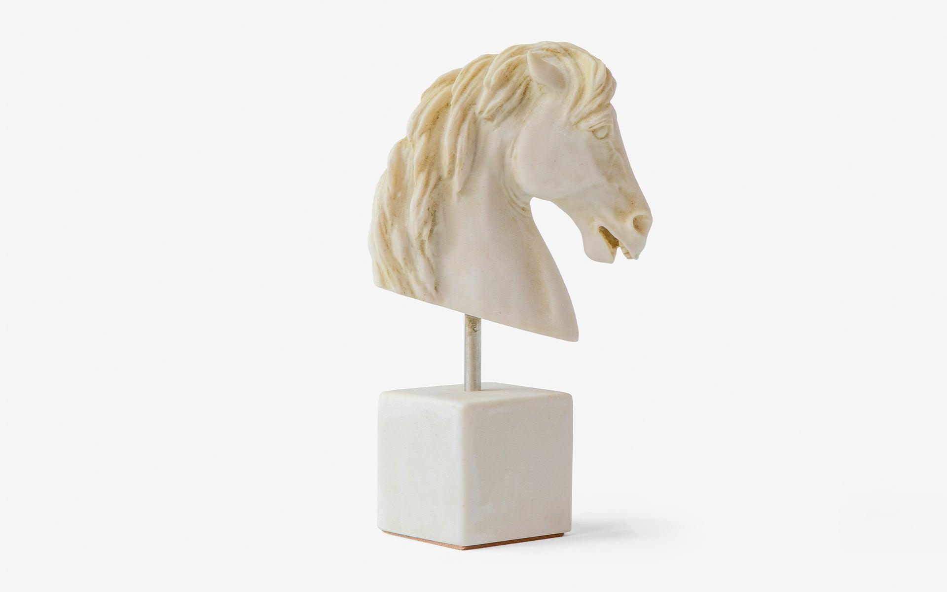 At Başı Beyaz - lagu.shop - Büst