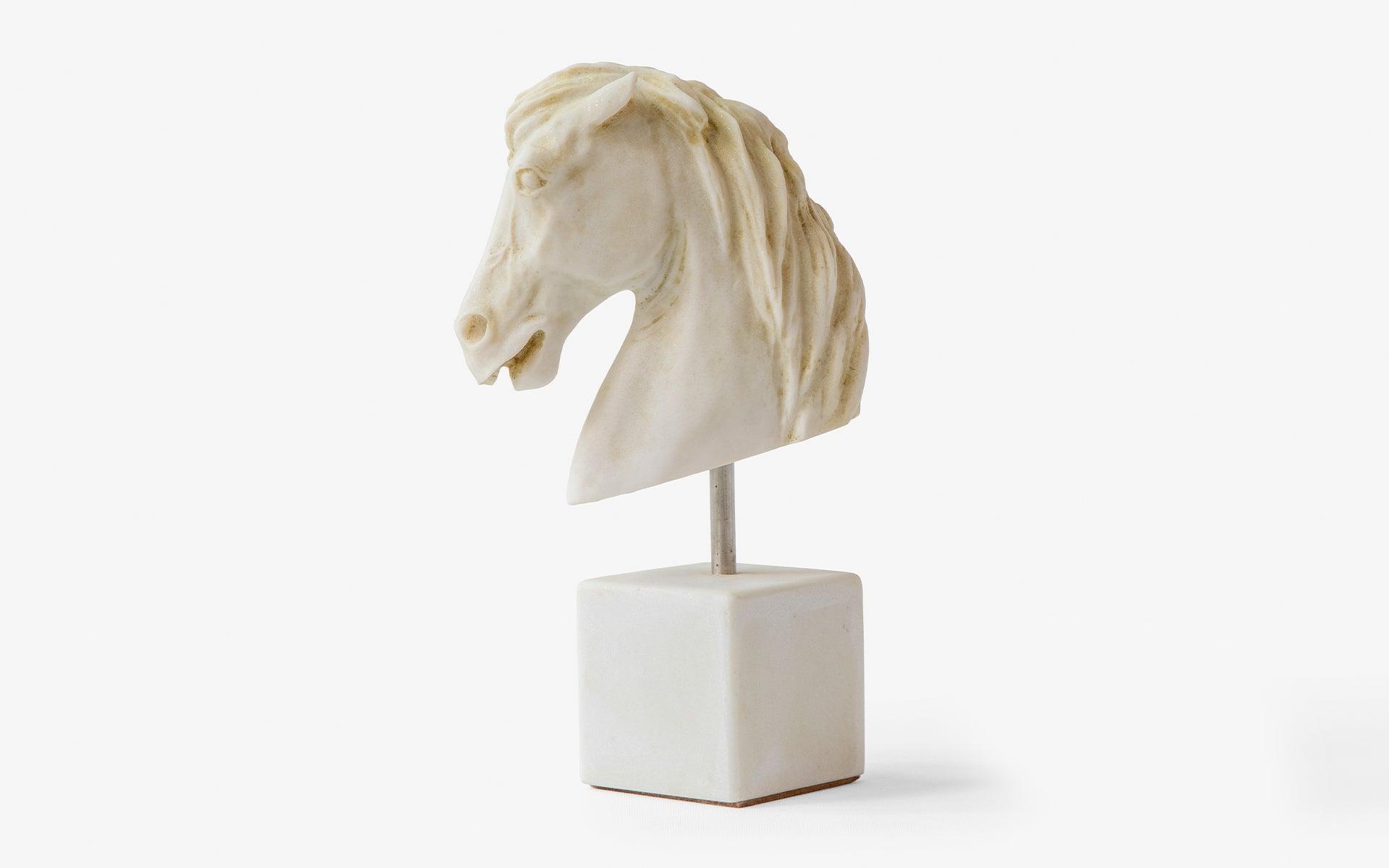 At Başı Beyaz - lagu.shop - Büst