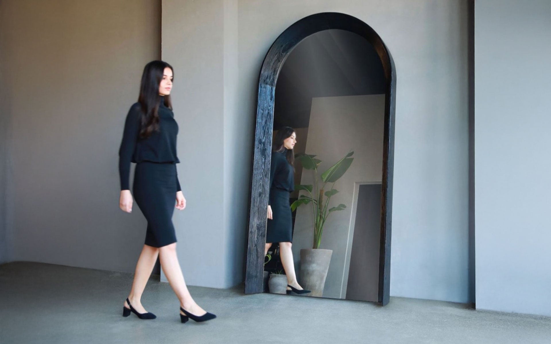 Gate Dressing Mirror