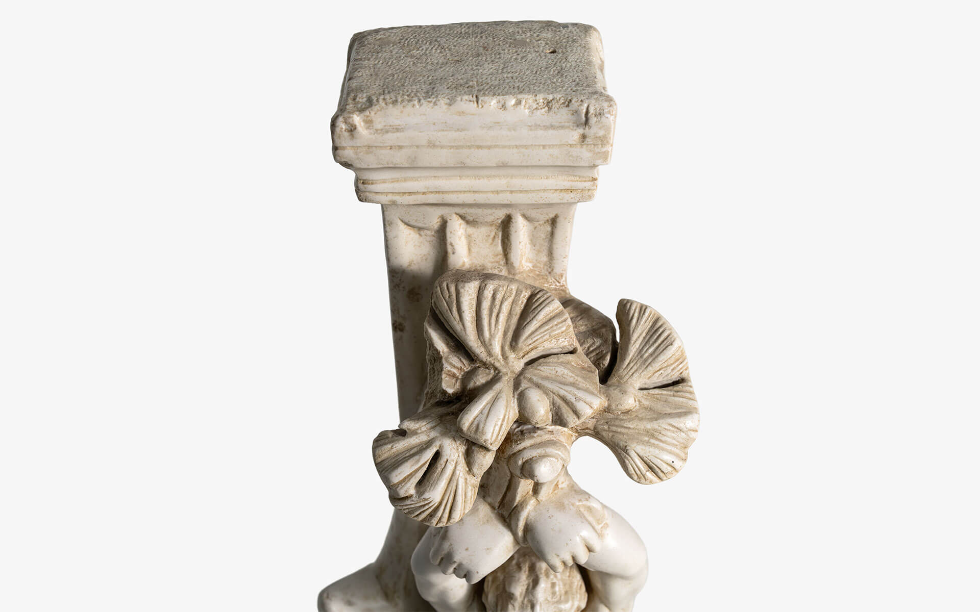 Beyaz Marsyas Heykeli